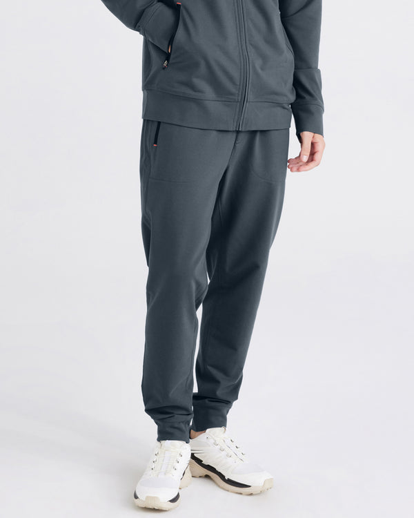 Front - Model wearing  Trailzer Jogger in Turbulence