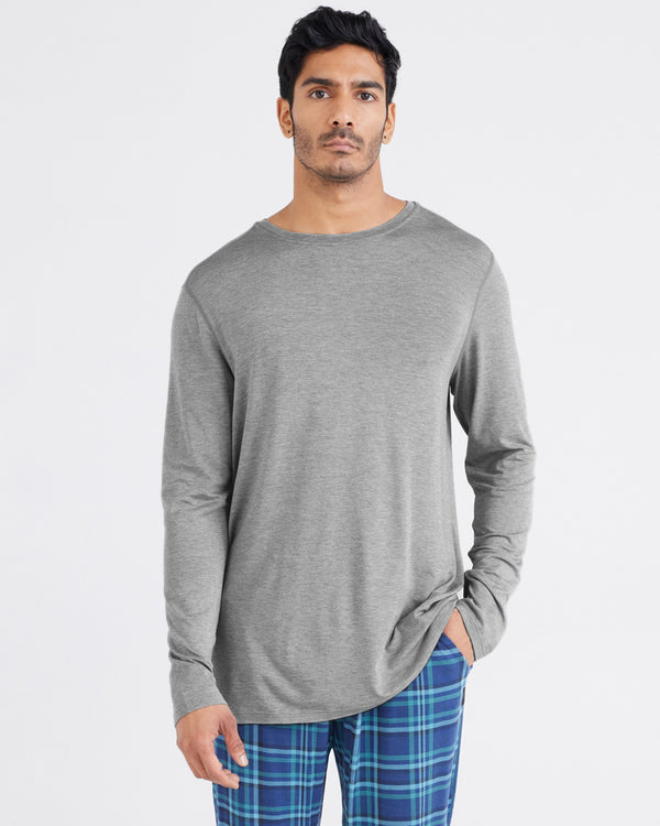 Front - Model wearing  Snooze Sleep Long Sleeve Crew in Dark Grey Heather