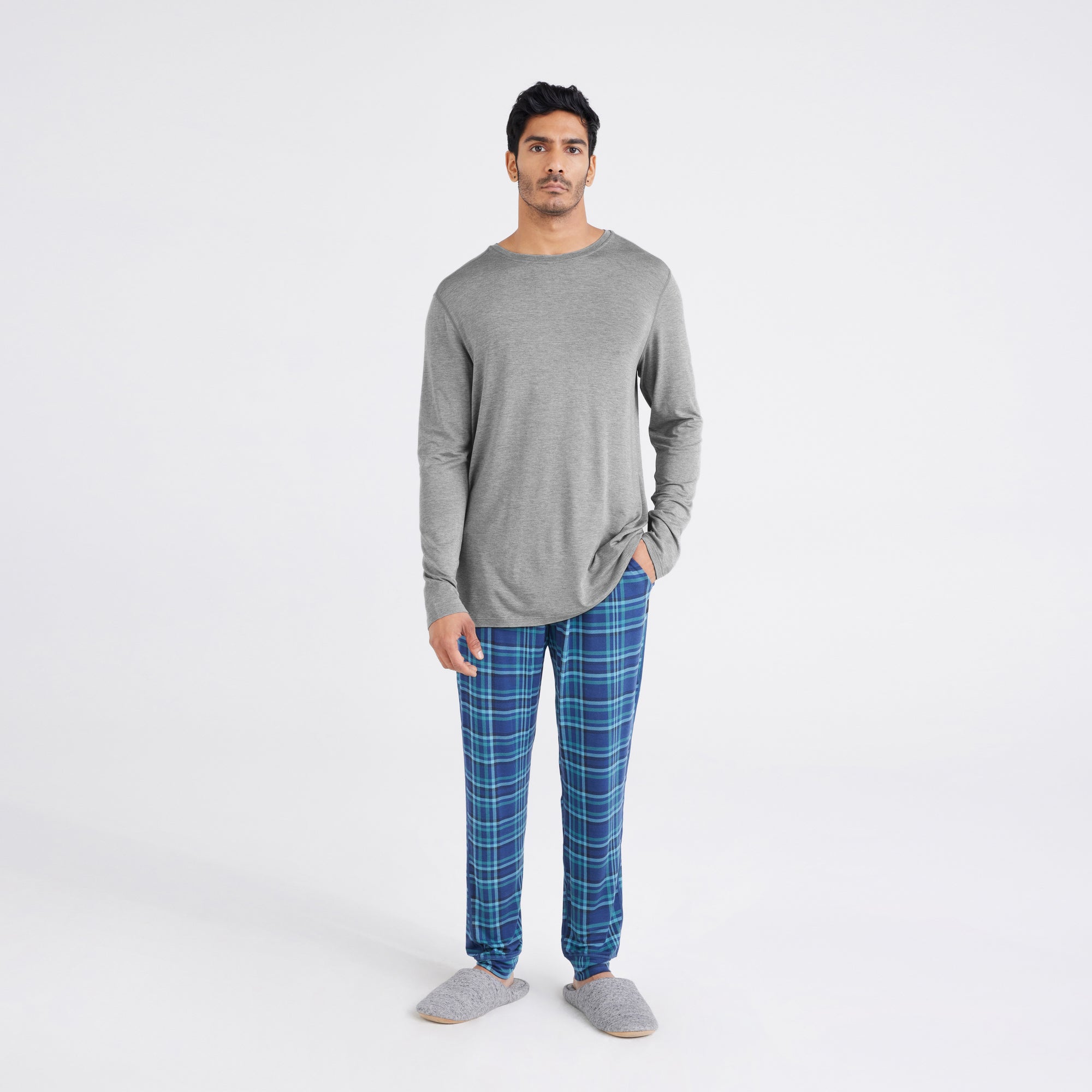 Front - Model wearing  Snooze Sleep Long Sleeve Crew in Dark Grey Heather