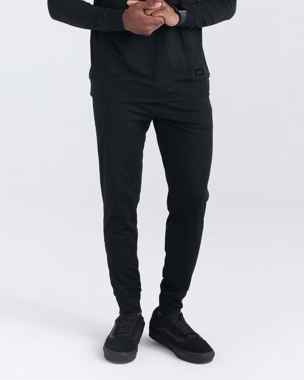 Front - Model wearing Peakdaze Jogger in Black